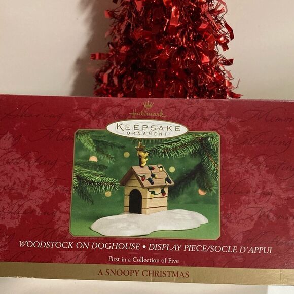 A Snoopy Christmas Peanuts Hallmark Keepsake Ornament Doghouse Dated 2000 NIB - Picture 5 of 5